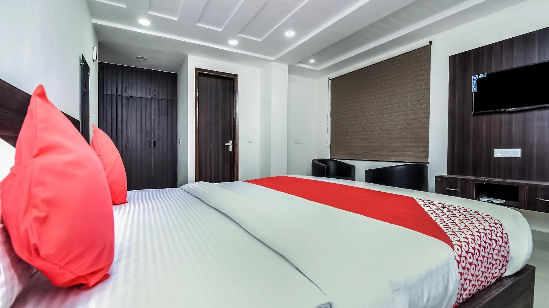 Hotel Aerostar Gold - Opposite Max Healthcare Delhi
