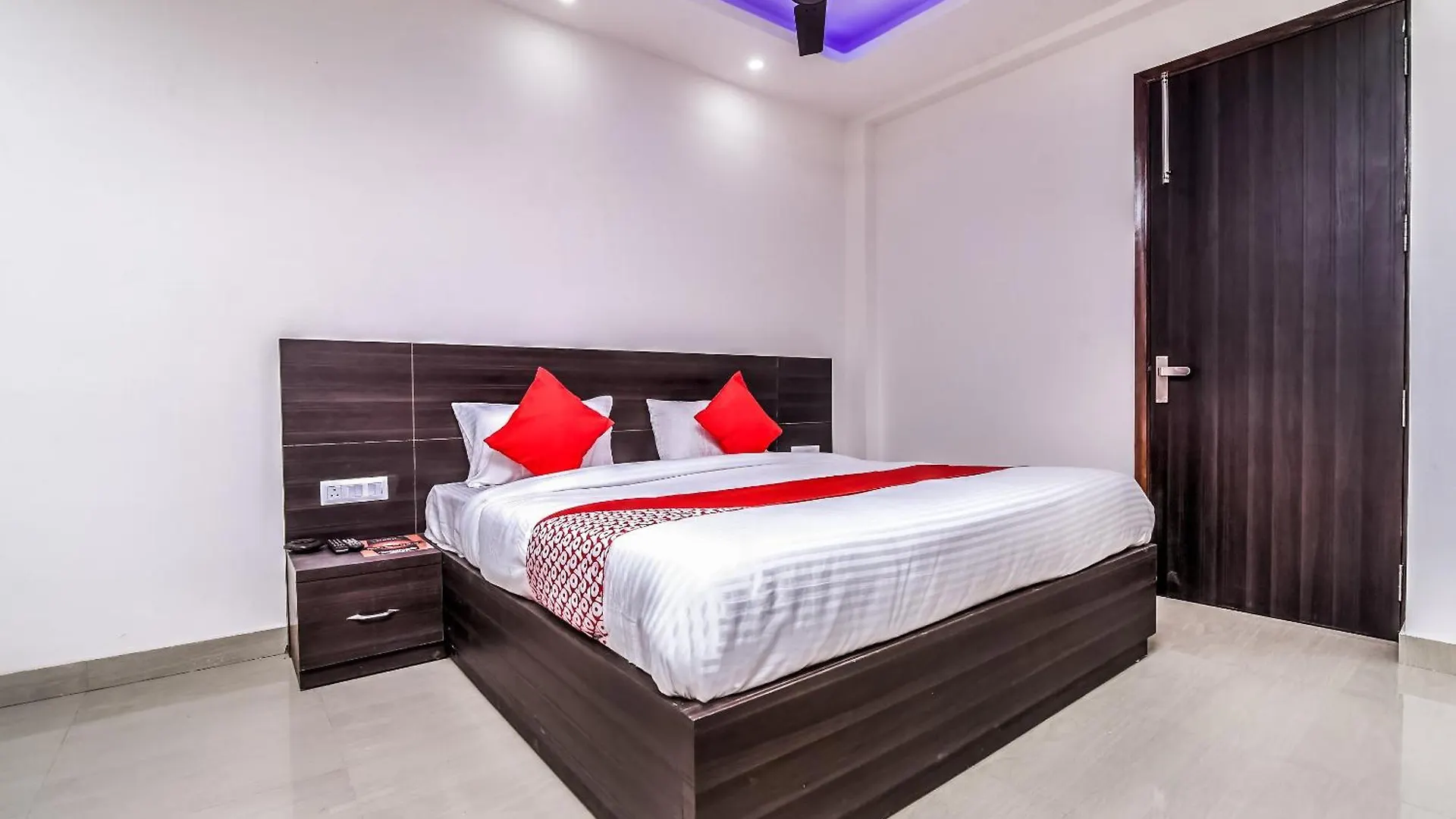 Hotel Aerostar Gold - Opposite Max Healthcare Delhi  3*, Delhi (National Capital Territory of India)