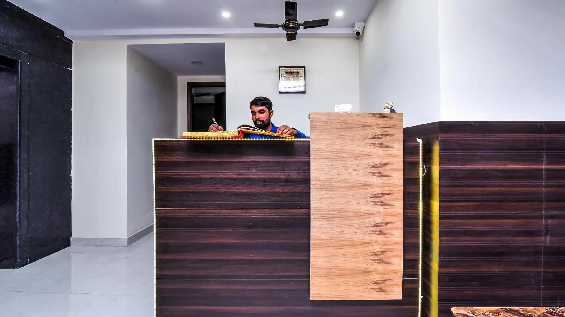 Hotel Aerostar Gold - Opposite Max Healthcare Delhi
