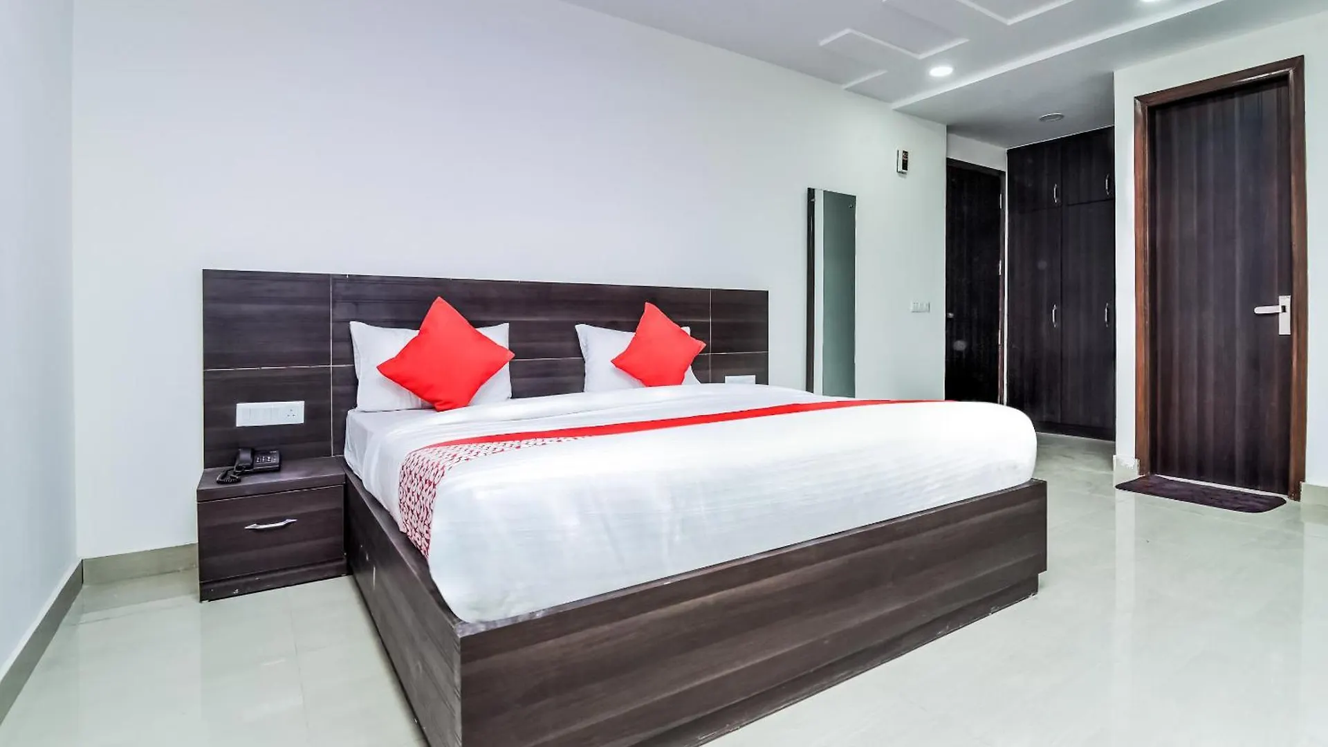 Hotel Aerostar Gold - Opposite Max Healthcare Delhi