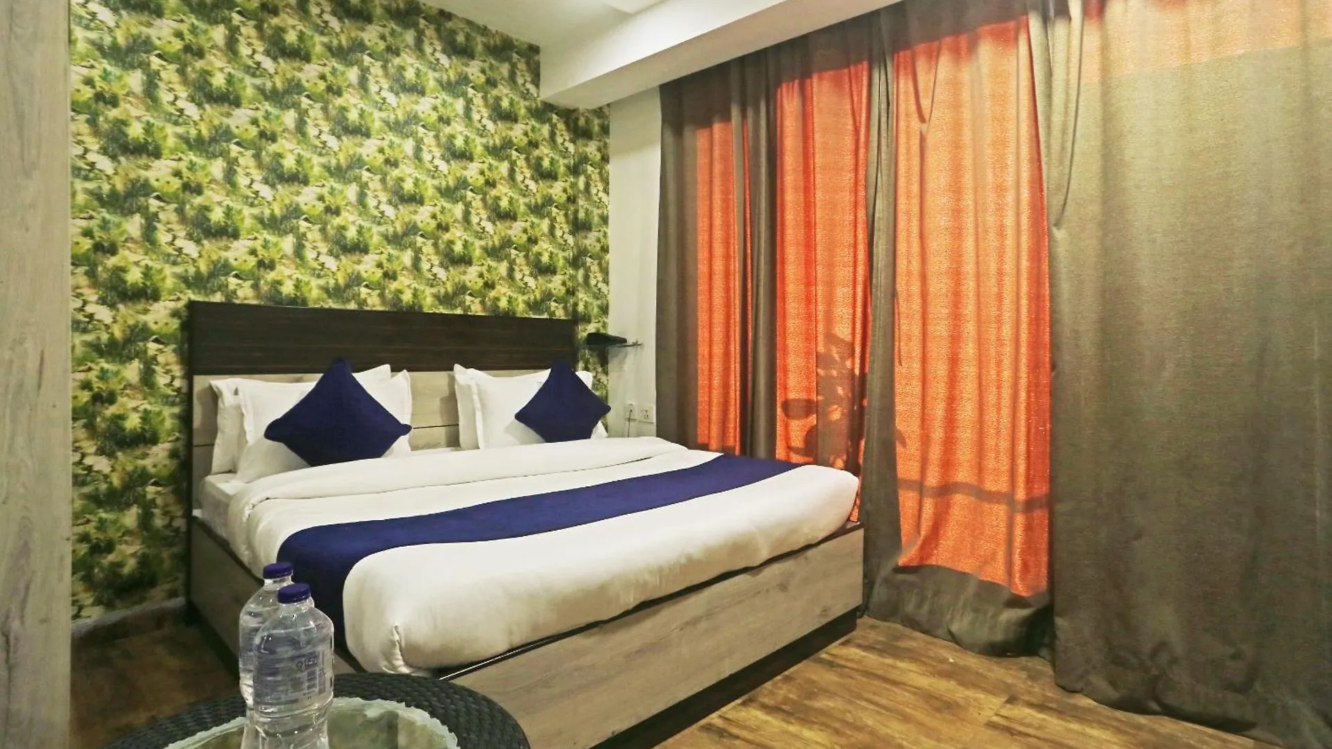 Hotel Aerostar Gold - Opposite Max Healthcare Delhi