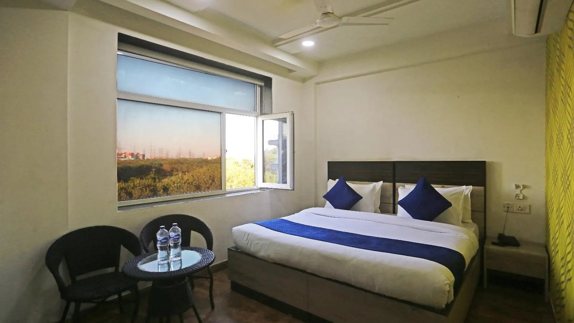 Hotel Aerostar Gold - Opposite Max Healthcare Delhi