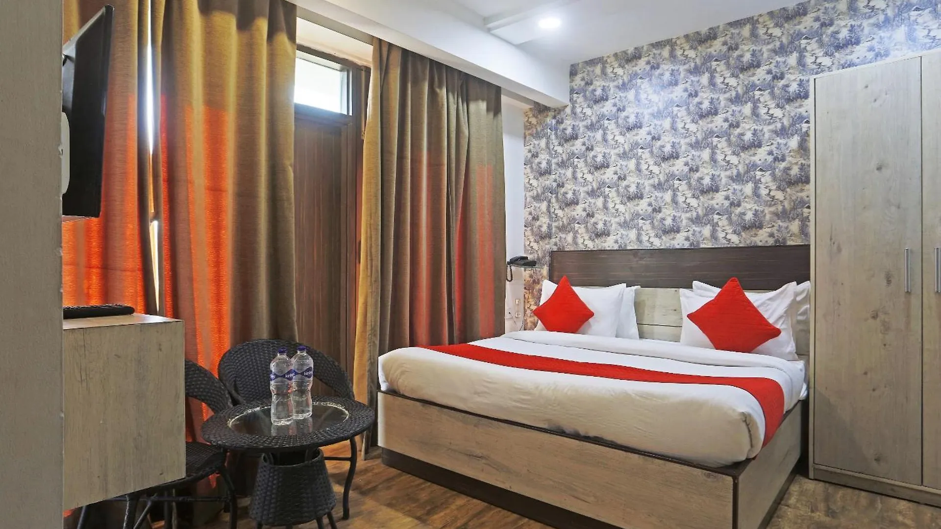 Hotel Aerostar Gold - Opposite Max Healthcare Delhi