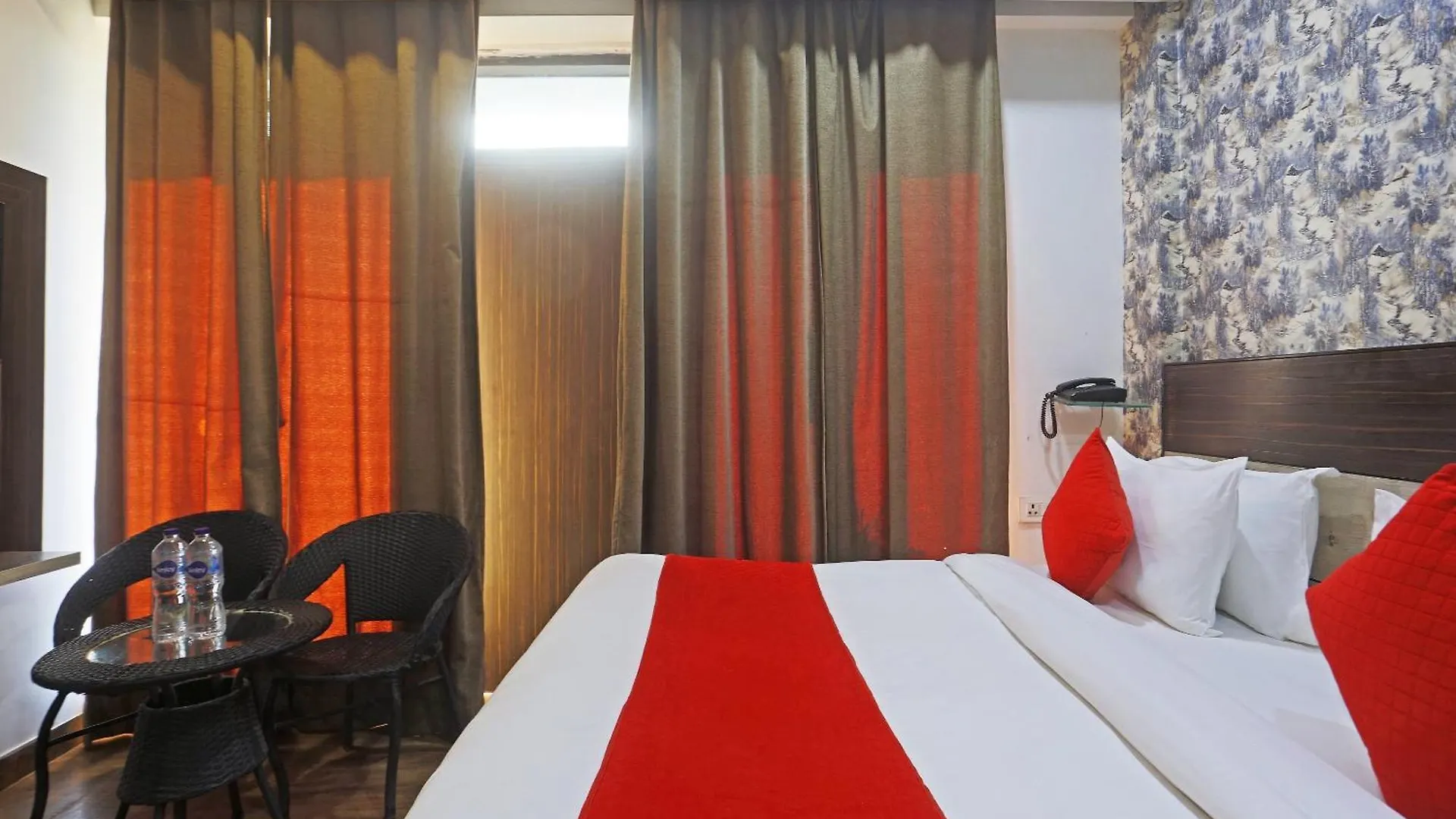 Hotel Aerostar Gold - Opposite Max Healthcare Delhi